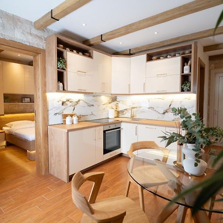 42° North Apartments ティヴァト エクステリア 写真
