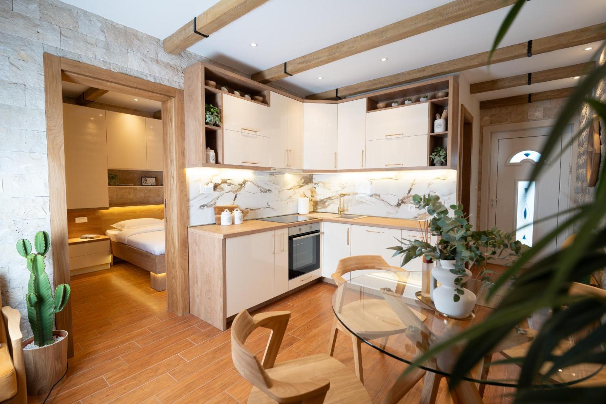 42° North Apartments ティヴァト エクステリア 写真