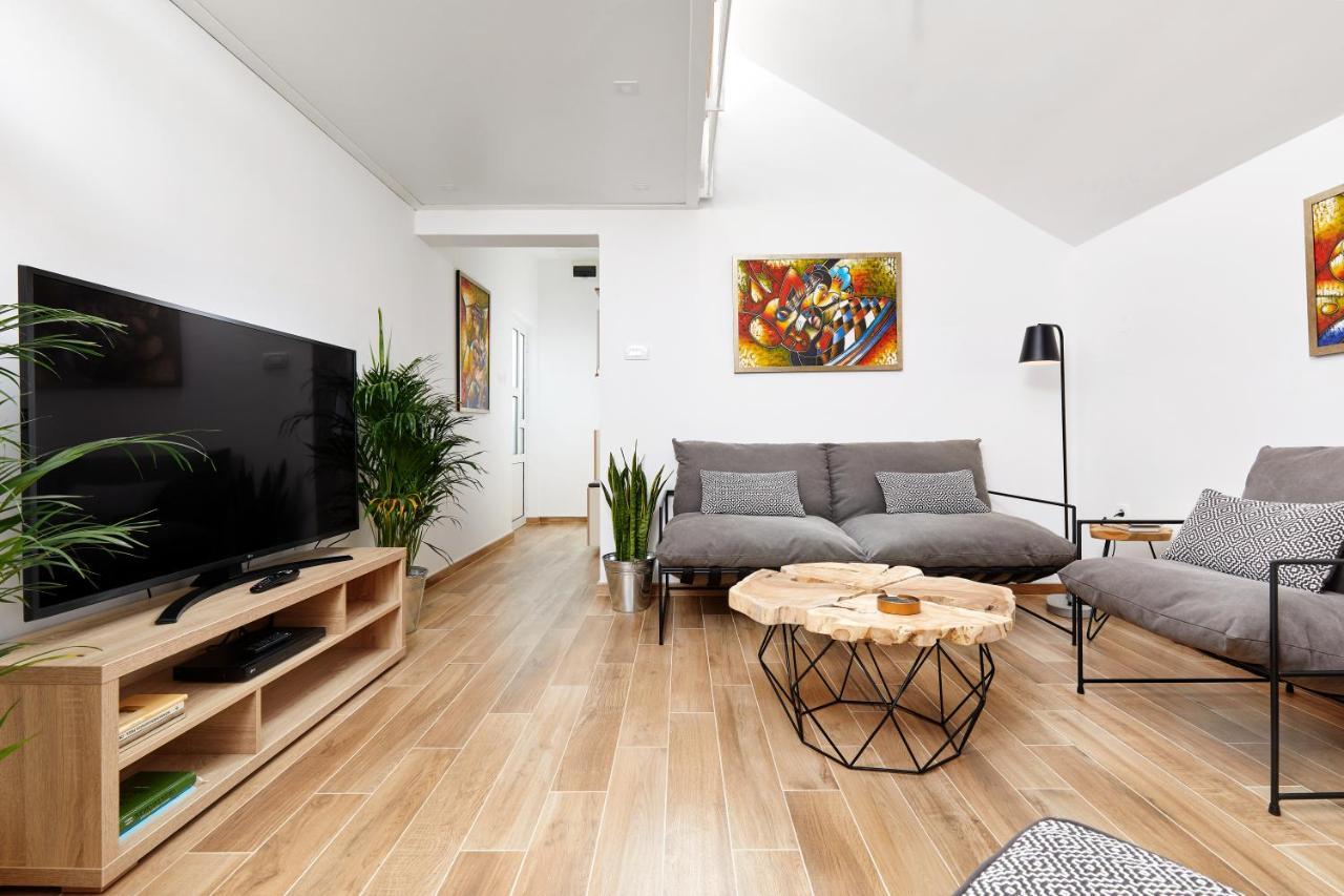 42° North Apartments ティヴァト エクステリア 写真