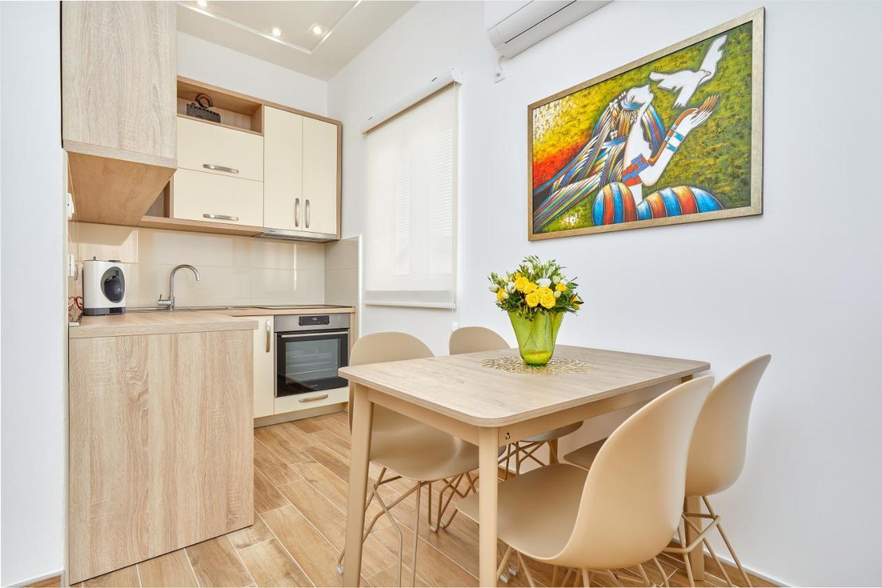 42° North Apartments ティヴァト エクステリア 写真