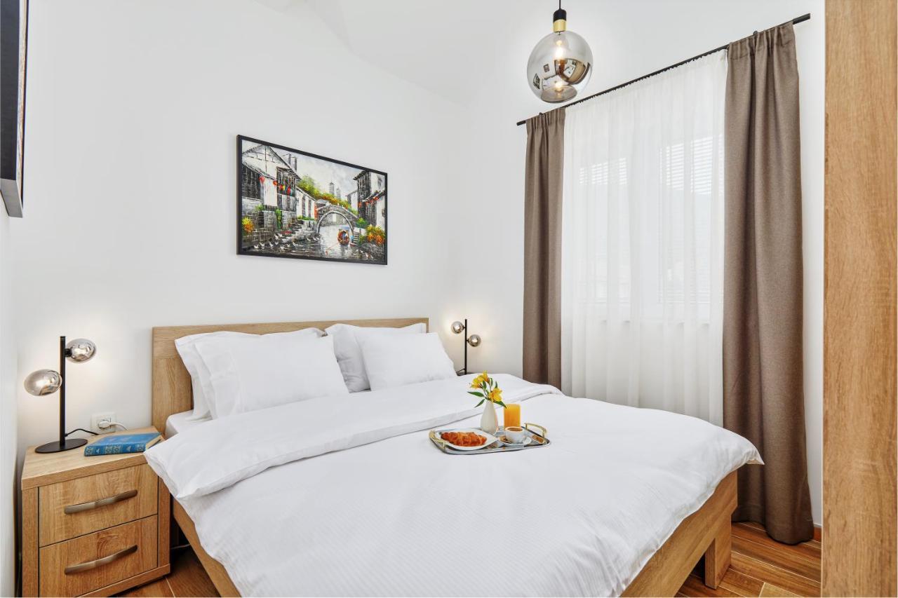 42° North Apartments ティヴァト エクステリア 写真
